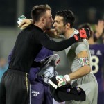 Neto abbraccia Buffon