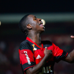 Notizie Juve, Vinicius gioca a calcio-ping pong.