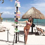 Valentina Allegri hot in spiaggia