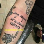 Napoli, tatuaggio di un tifoso per la vittoria del Napoli a Torino