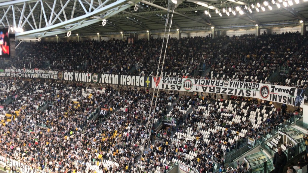 juve-bologna: Striscioni al contrario