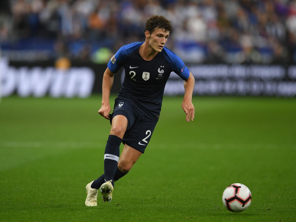 Mercato Napoli: Pavard grande obiettivo per la difesa.