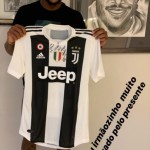 Luiz Adriano con la maglia della Juve