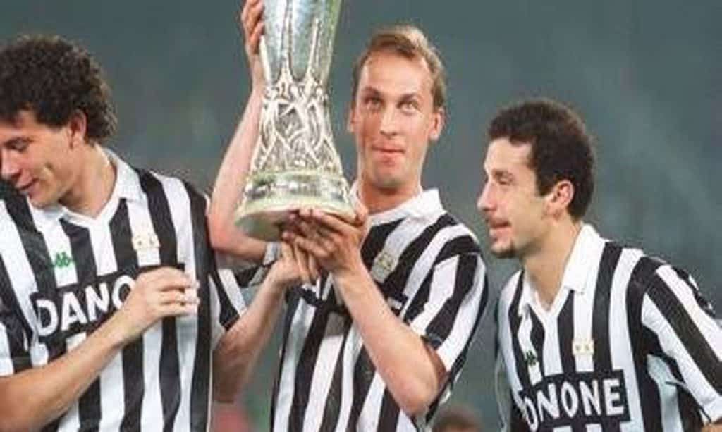 David Platt con la Coppa Uefa