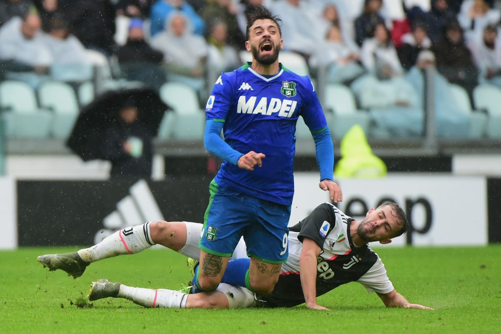 Caputo in azione contro la Juve