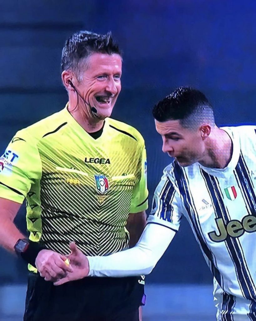 Ronaldo chiede di vedere l’orologio ad Orsato