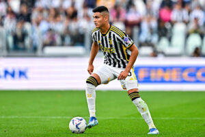 Carlos Alcaraz con la maglia della Juventus