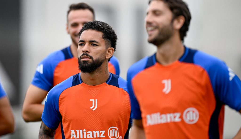 Douglas Luiz (1)