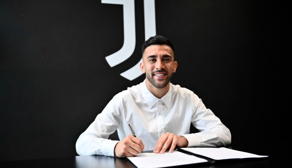 Nico Gonzalez firma del contratto Juventus