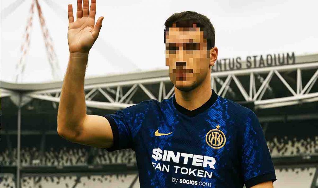 Giocatore dell'Inter che saluta